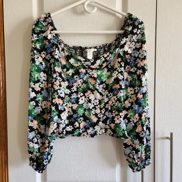 H&M puff sleeve floral top - Picture 2 of 3